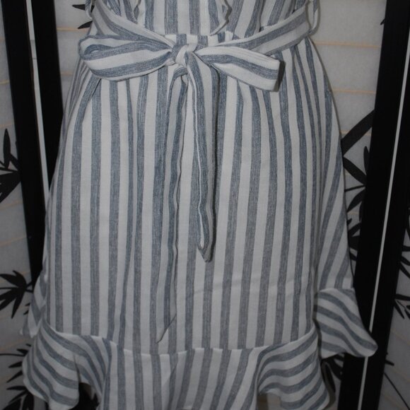 🌞👗Cute and Comfy SHE + SKY Blue and White Stripe Chambray Dress🌞👗 - Picture 9 of 14